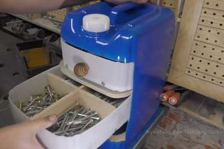 Zásobník na součástky z plastového kanystru. Podívejte se, jak ho vyrobit | Tipy za hubičku